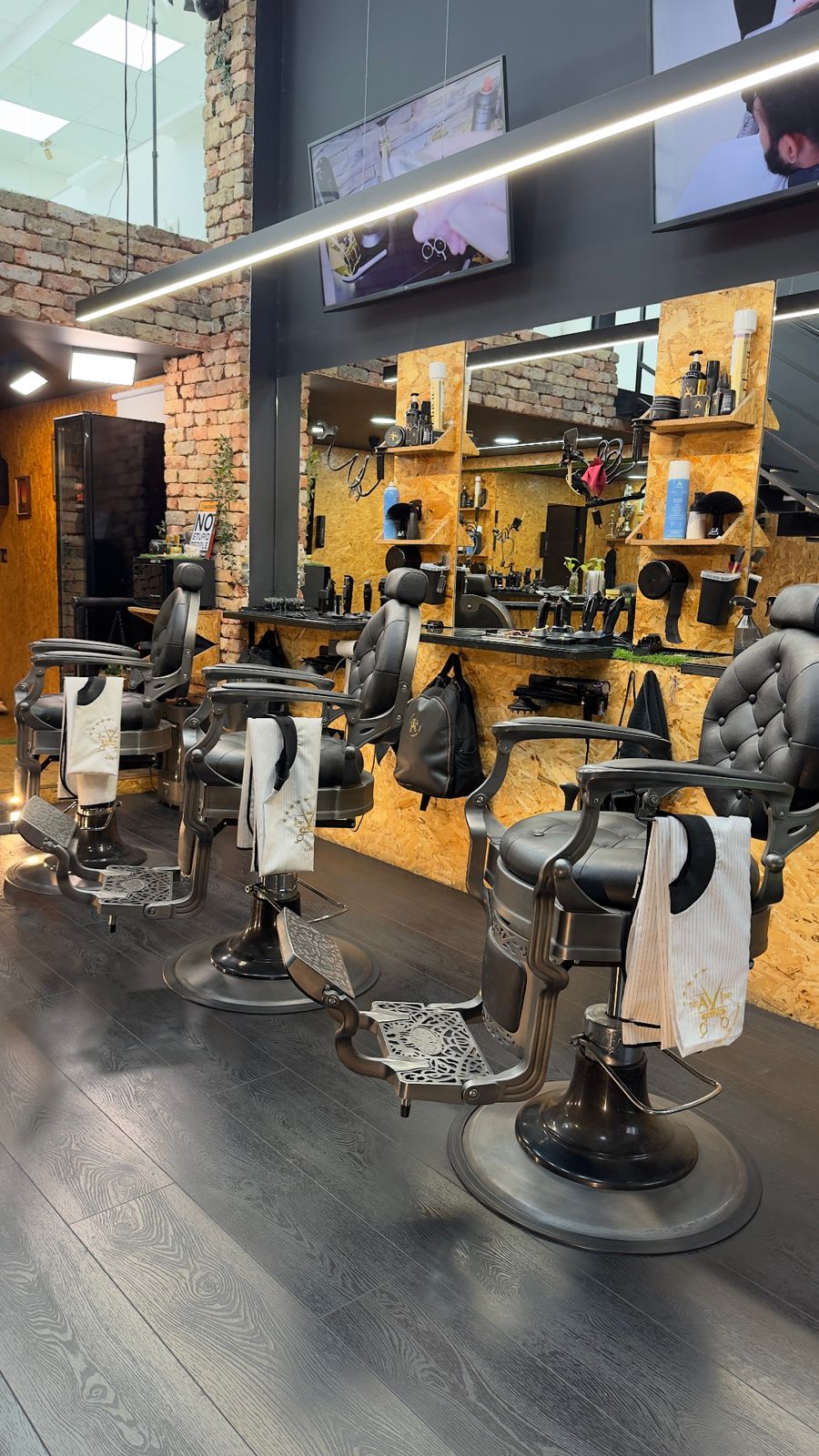 פנים הסטודיו של MENSALON — תמונה 4